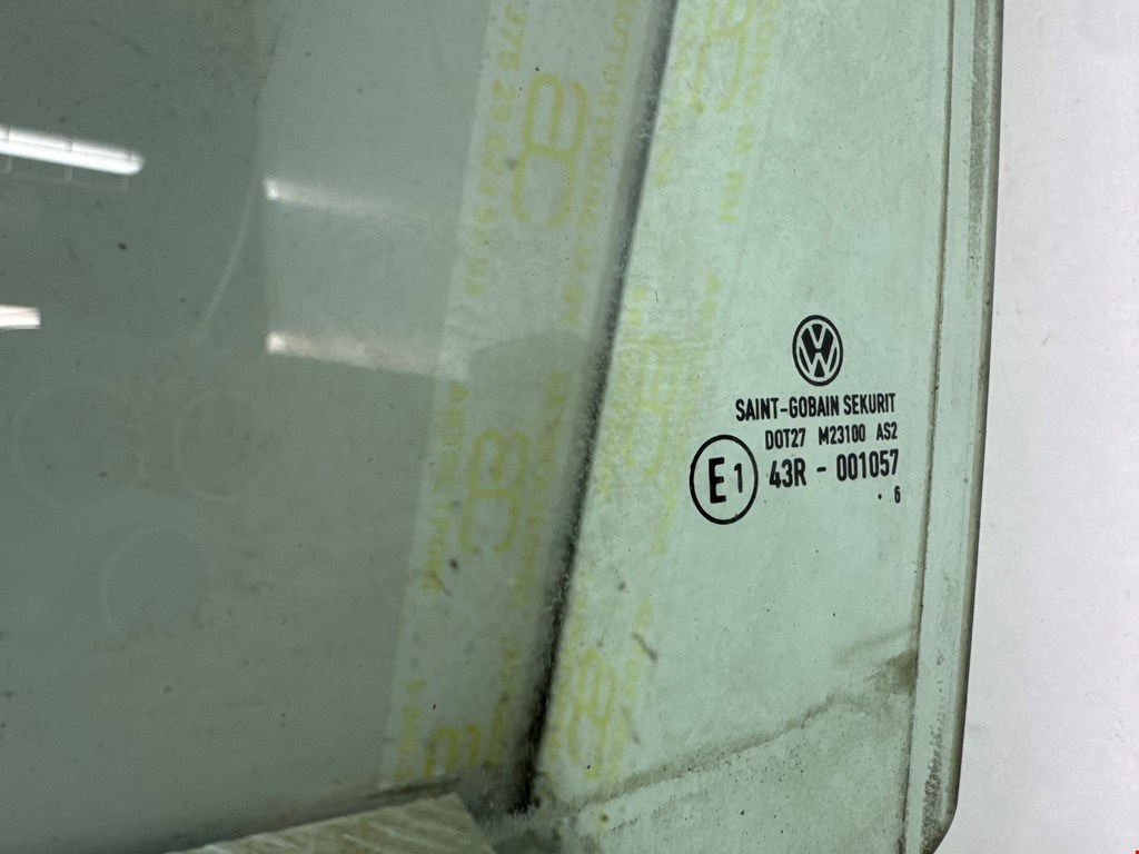 Стекло двери заднее левое VOLKSWAGEN Golf V 2003-2009