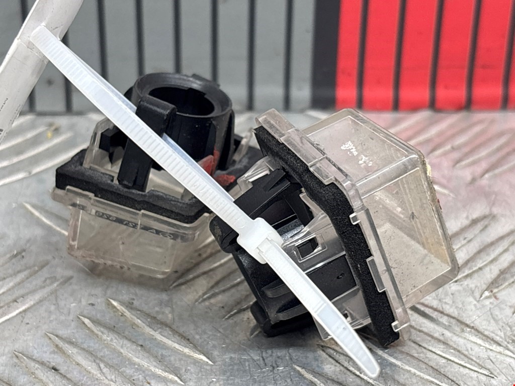 Фонарь подсветки номера MERCEDES-BENZ C-Class C-klasse W204 2007-2015