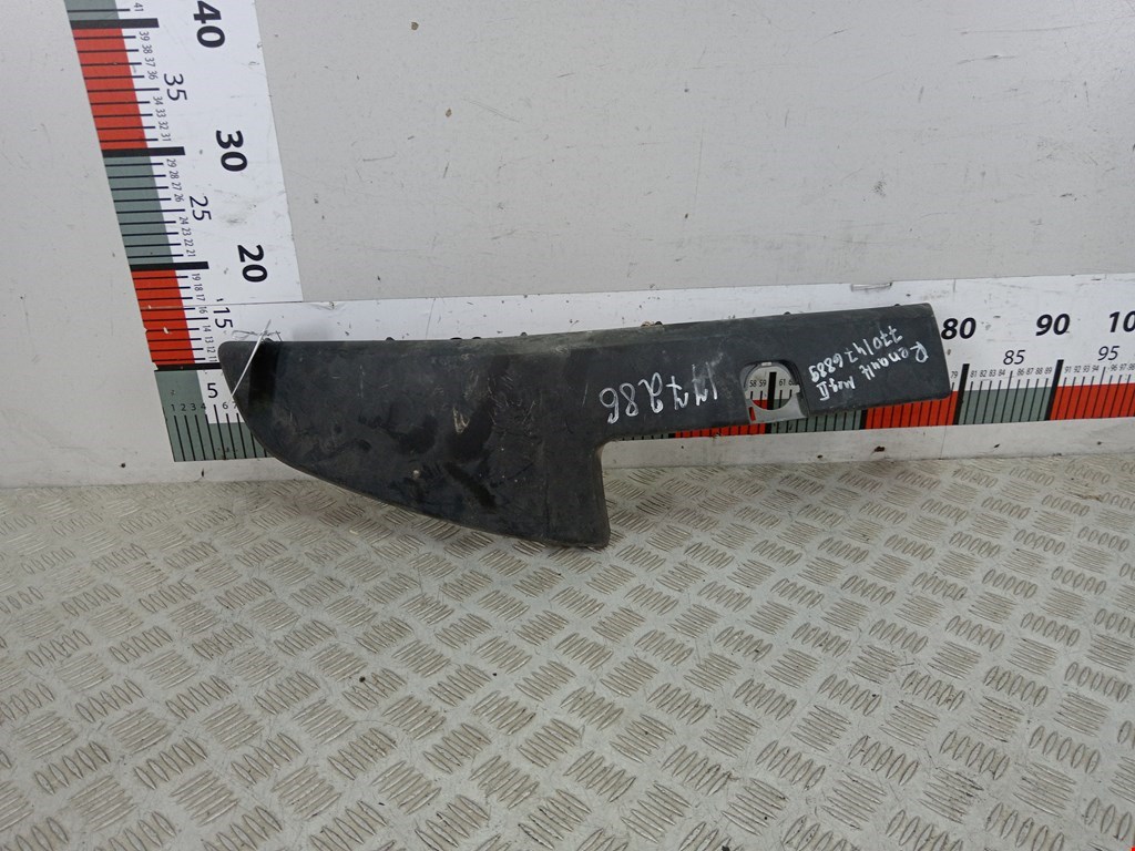 Накладка декоративная (молдинг) бампера передняя правая Renault Megane 2 (2002-2009)