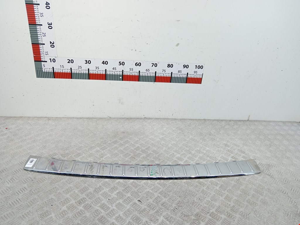 Накладка декоративная (молдинг) бампера заднего Volkswagen Touareg 1 (2002-2010)