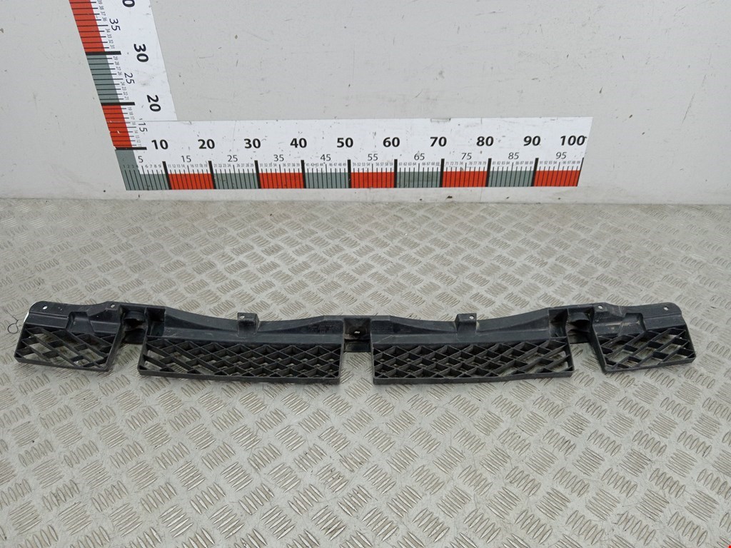 Кронштейн (крепление) заднего бампера центральный Volkswagen Touareg 2 (2010-2018)