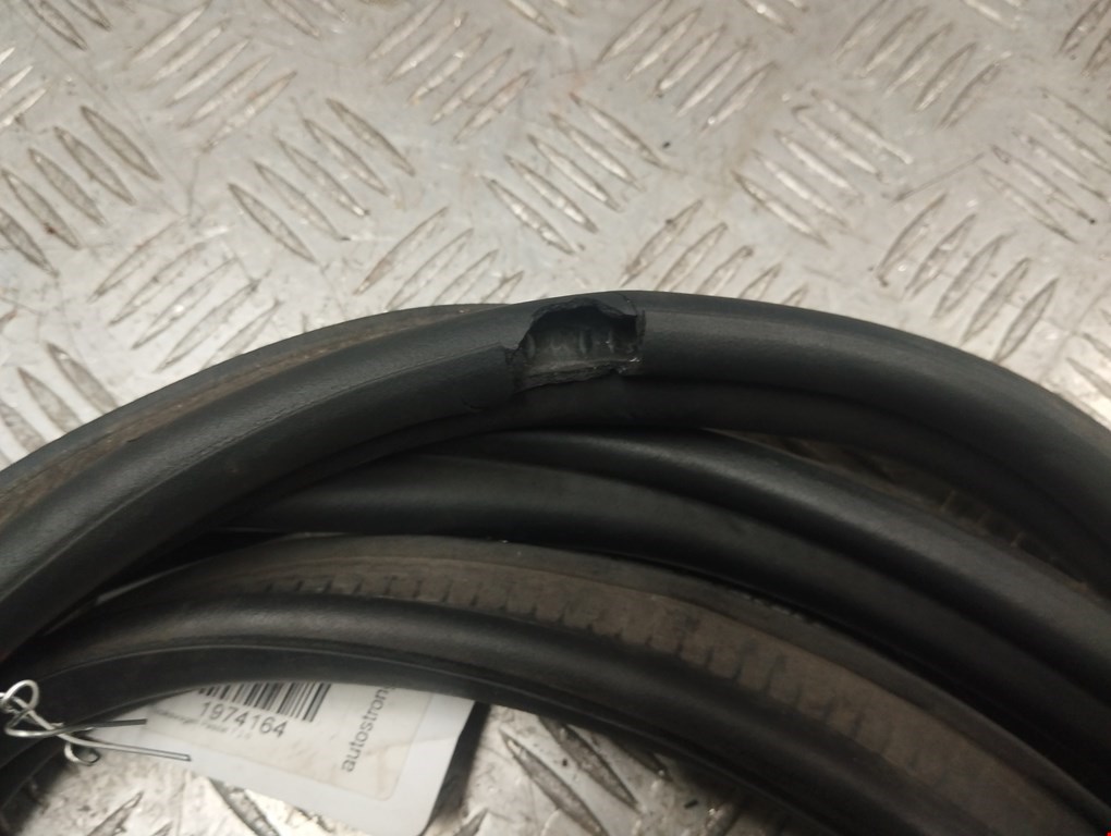 Уплотнитель (наружный) VOLKSWAGEN Passat B7 2011-2015