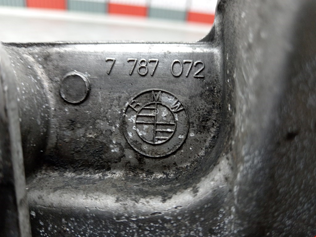 Корпус масляного фильтра BMW 3er E90/E91 2005-2012