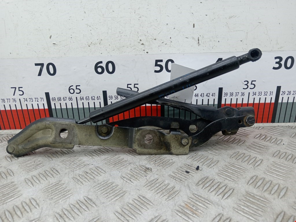 Петля крышки (двери) багажника BMW 3-Series (E90/E91/E92/E93) (2004-2013)
