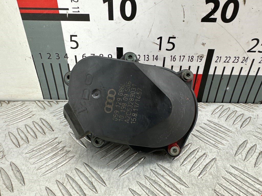 Сервопривод (электропривод моторчик привода) заслонок впускного коллектора Audi Q5 8R (2008-2017)