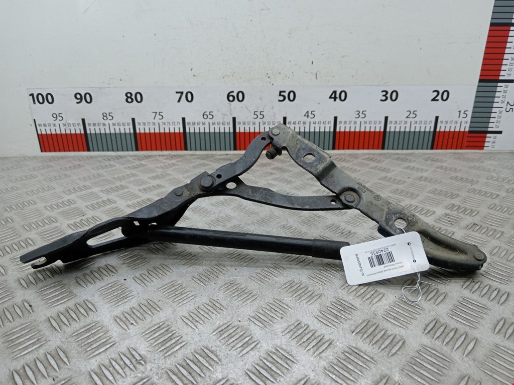 Петля крышки (двери) багажника BMW 3-Series (E90/E91/E92/E93) (2004-2013)