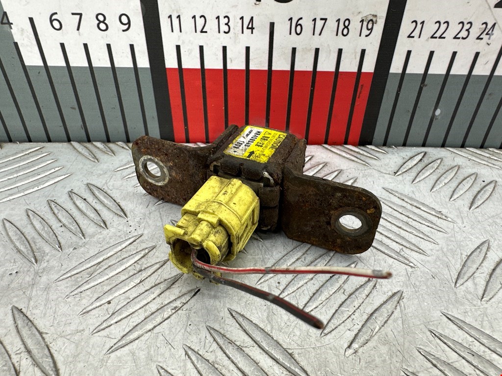 Датчик AIR BAG (подушек безопасности) MITSUBISHI Pajero III 2000-2006
