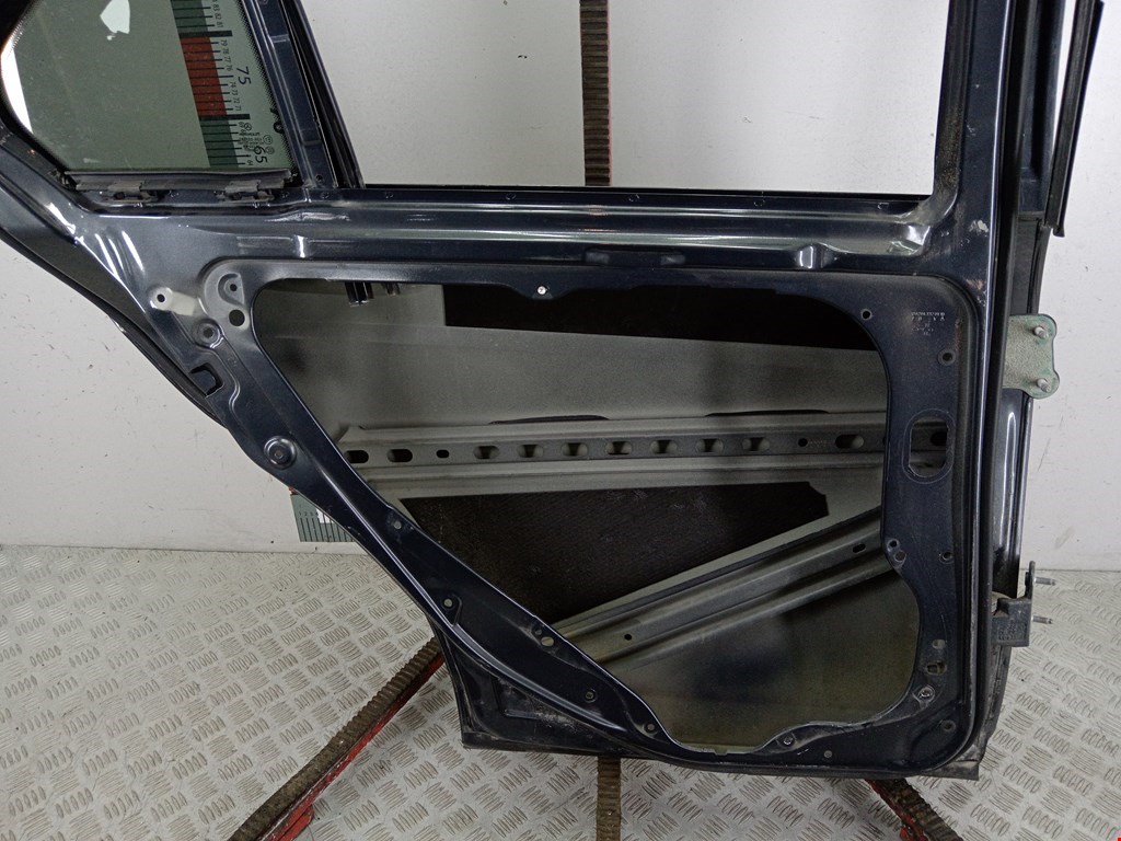 Дверь задняя левая MERCEDES-BENZ C-Class C-klasse W204 2007-2015