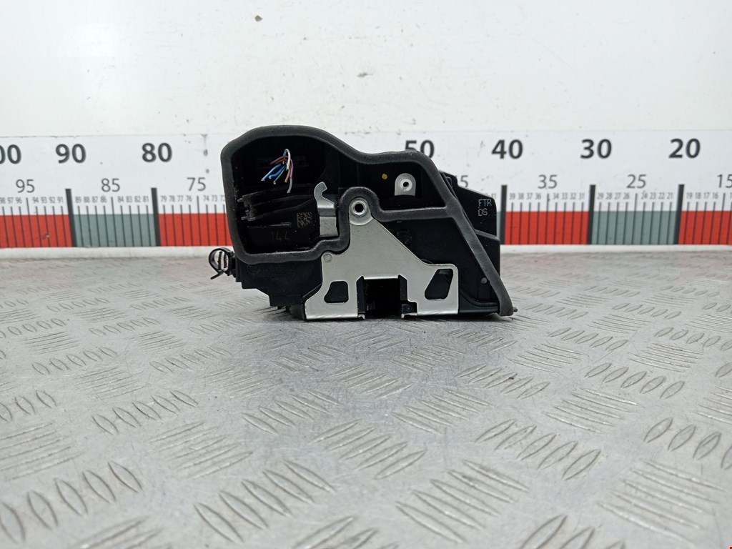 Замок двери передней правой BMW X5 E70 2007-2013
