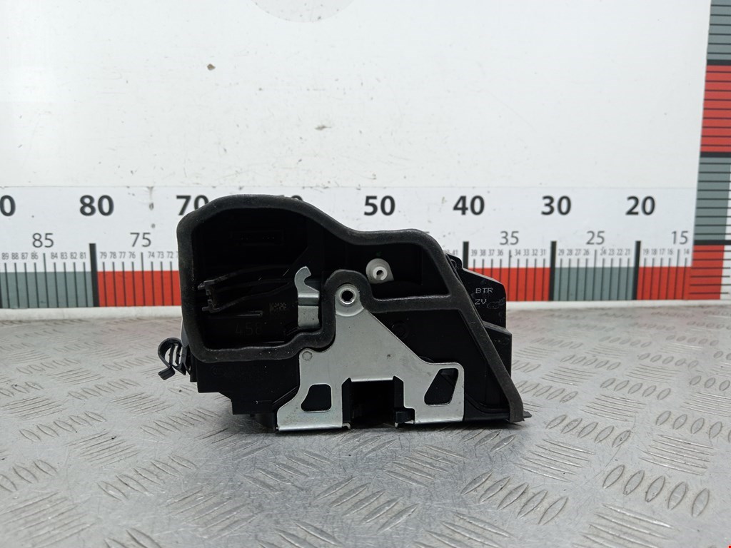 Замок двери передней правой BMW X5 E70 2007-2013