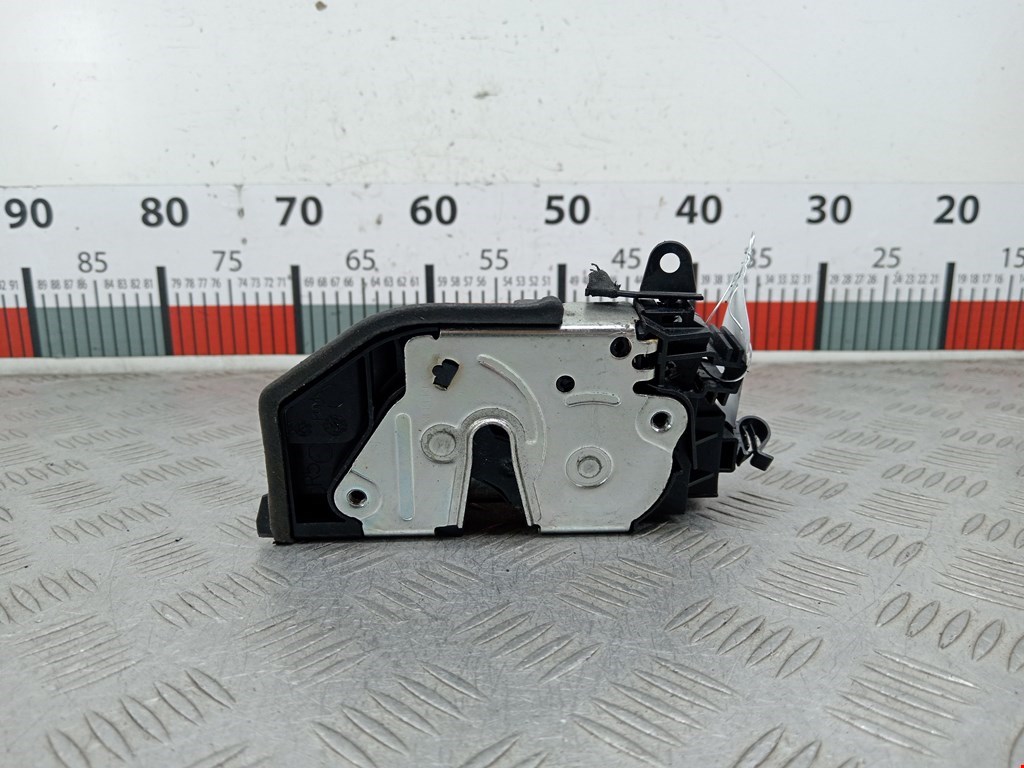 Замок двери передней правой BMW X5 E70 2007-2013