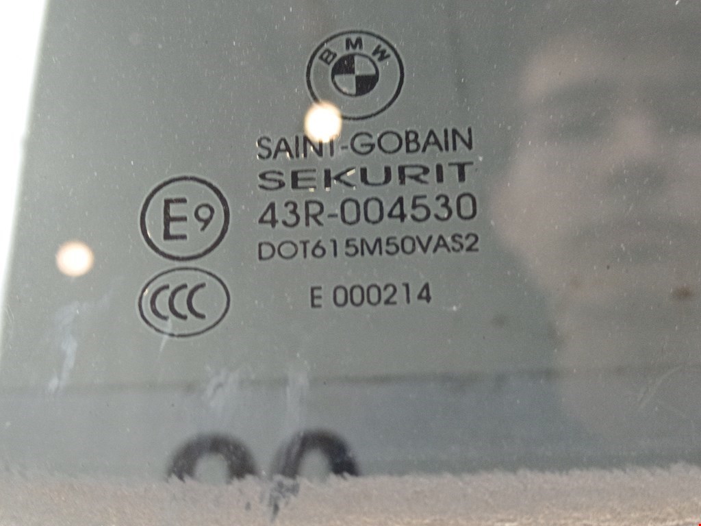 Стекло двери переднее правое BMW X5 E70 2007-2013