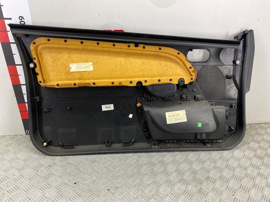 Обшивка двери передняя правая FORD Fiesta 2001-2008