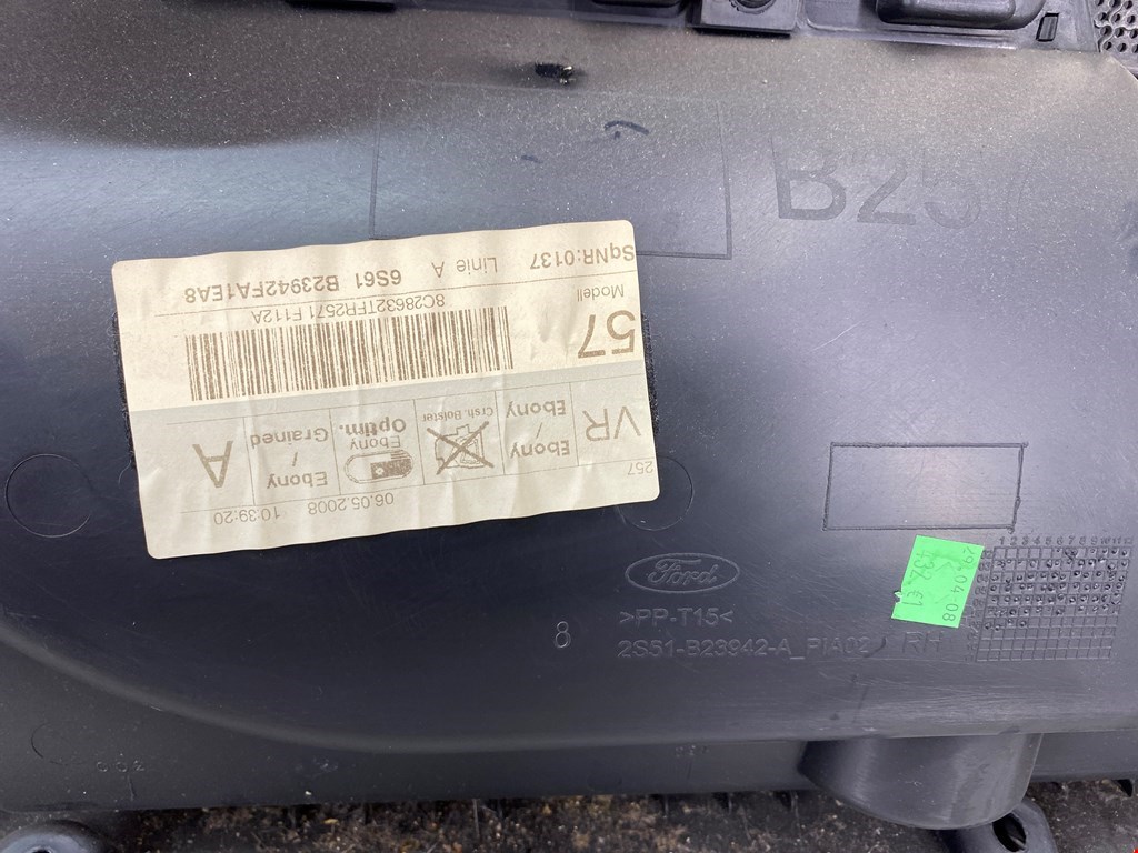 Обшивка двери передняя правая FORD Fiesta 2001-2008