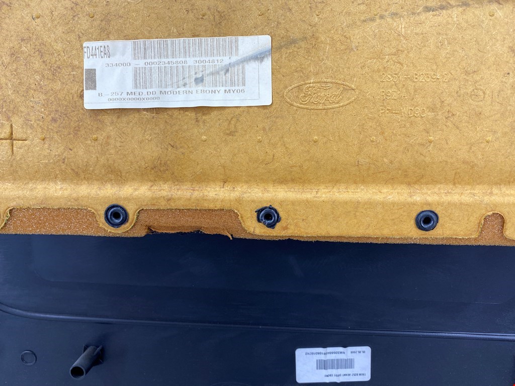 Обшивка двери передняя правая FORD Fiesta 2001-2008