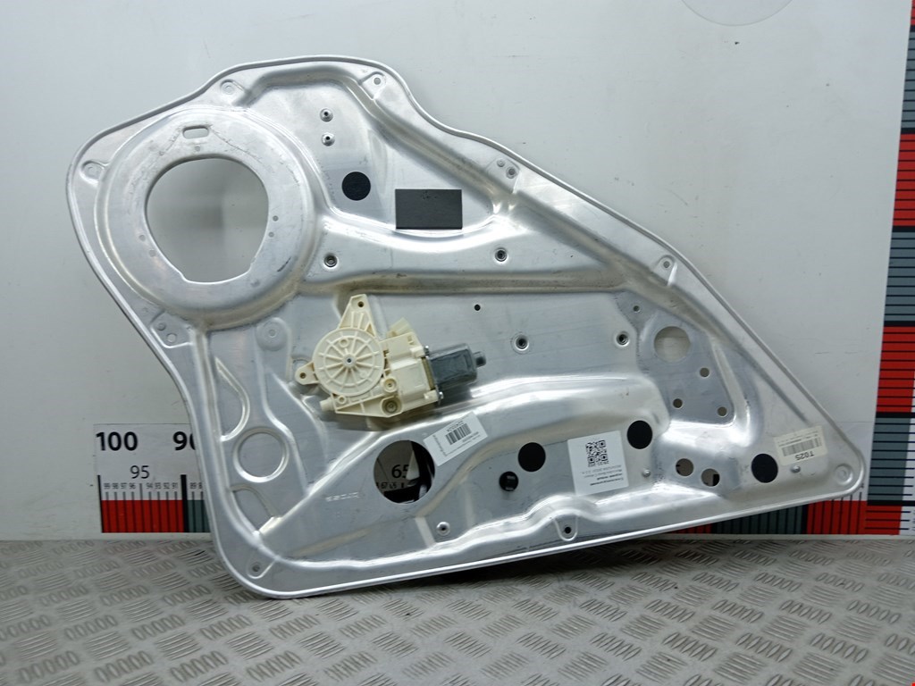 Стеклоподъемник задний левый MERCEDES-BENZ C-Class C-klasse W204 2007-2015