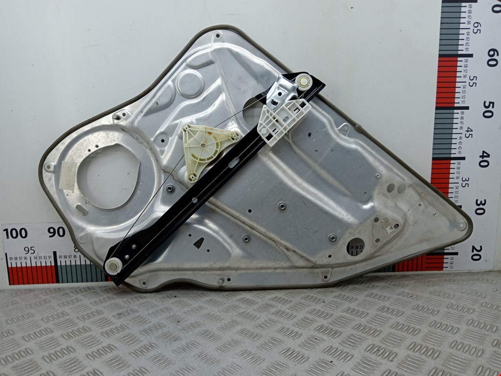 Стеклоподъемник задний левый MERCEDES-BENZ C-Class C-klasse W204 2007-2015