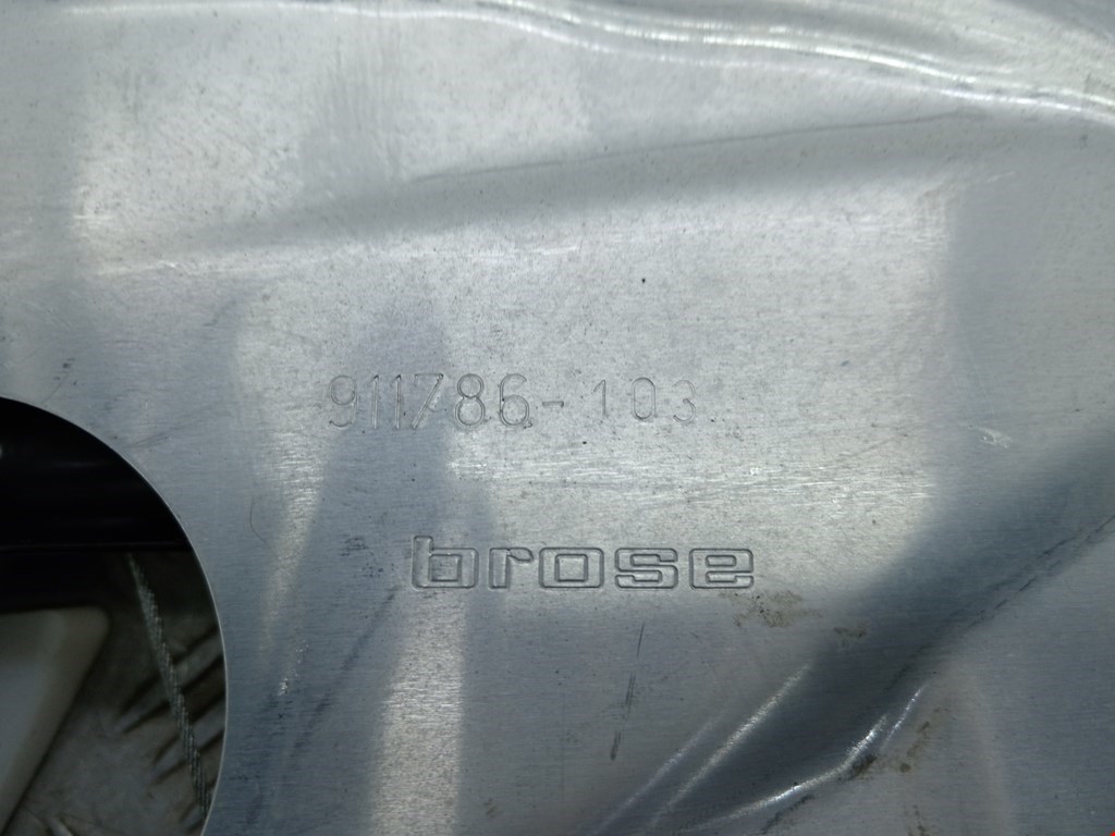 Стеклоподъемник задний левый MERCEDES-BENZ C-Class C-klasse W204 2007-2015