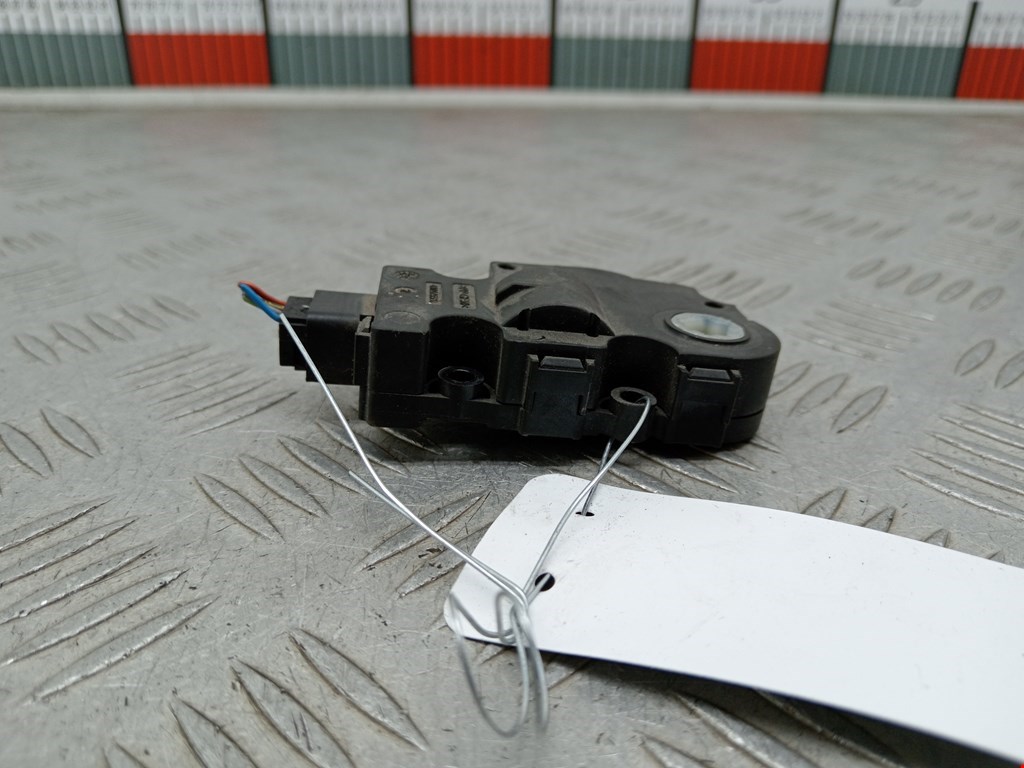 Моторчик заслонки печки BMW X5 E70 2007-2013