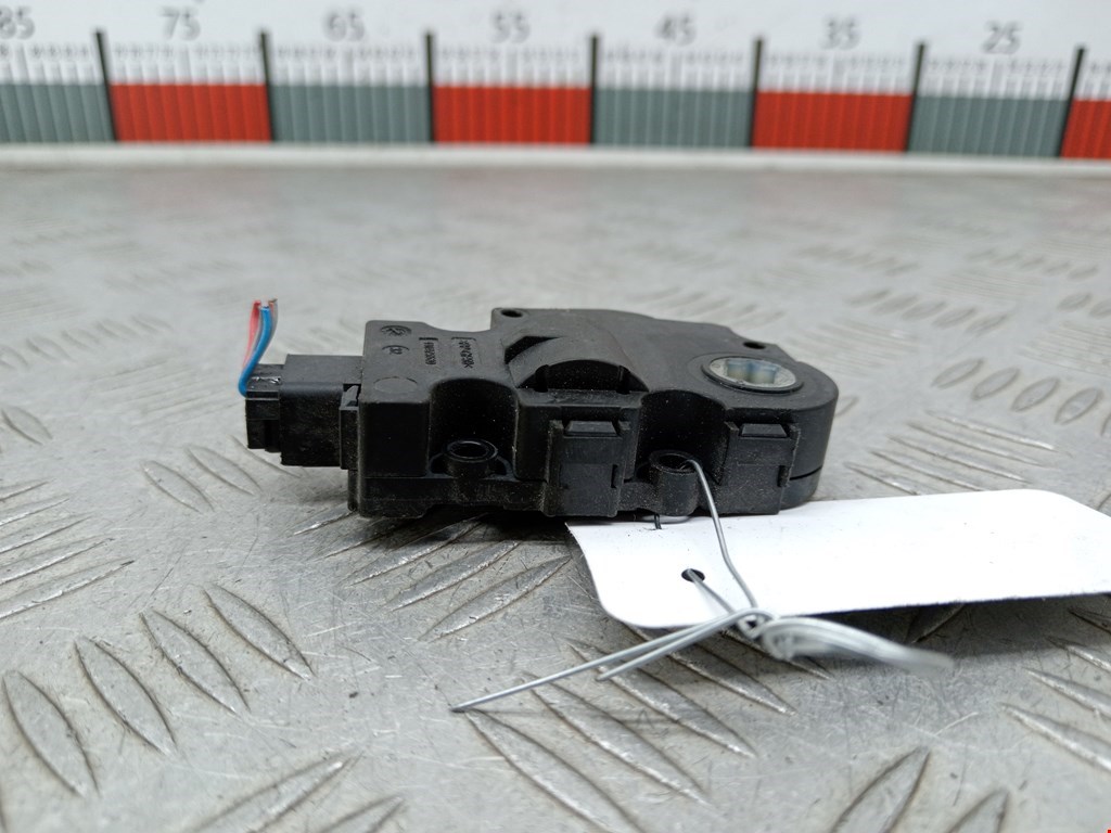 Моторчик заслонки печки BMW X5 E70 2007-2013