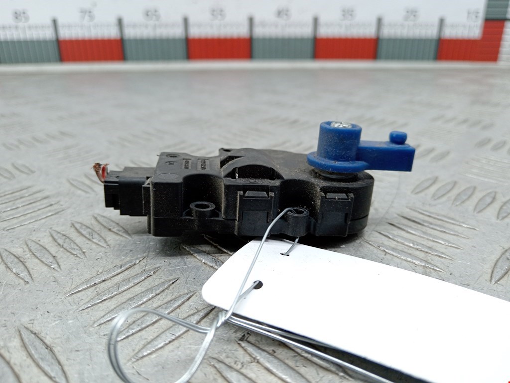 Моторчик заслонки печки BMW X5 E70 2007-2013