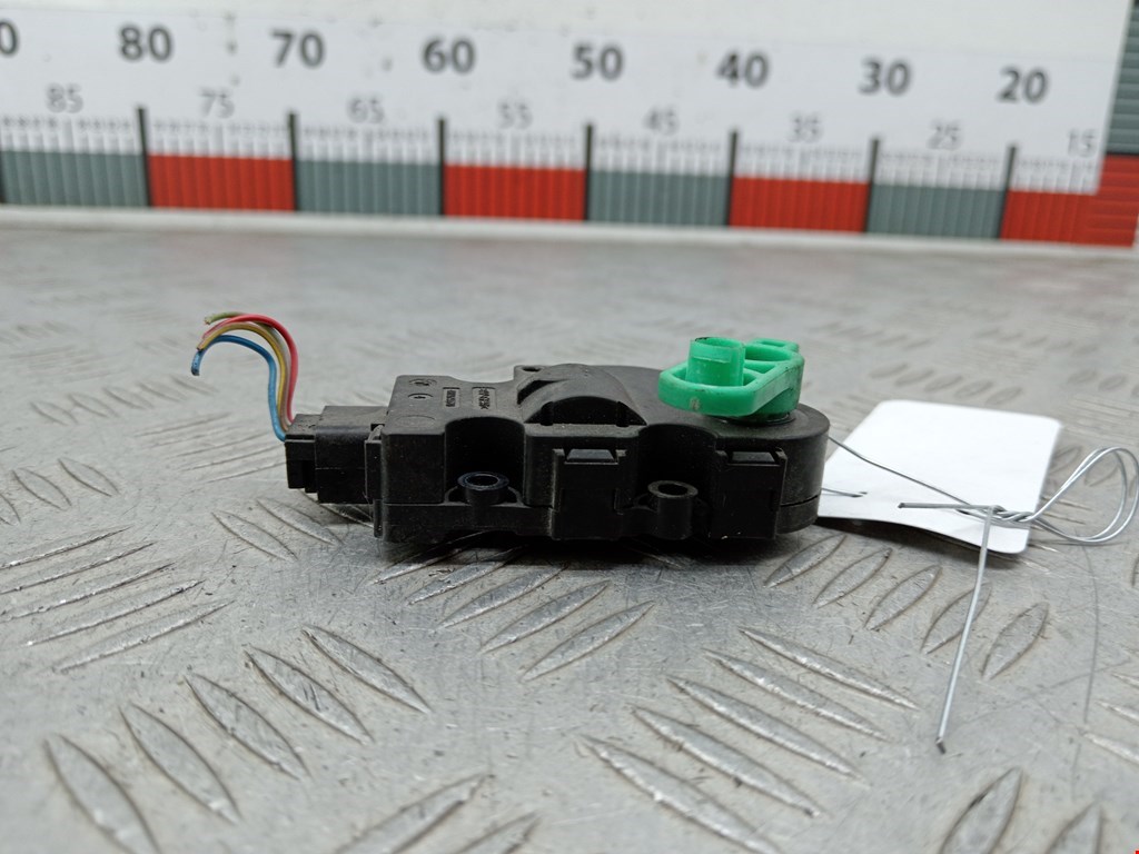 Моторчик заслонки печки BMW X5 E70 2007-2013