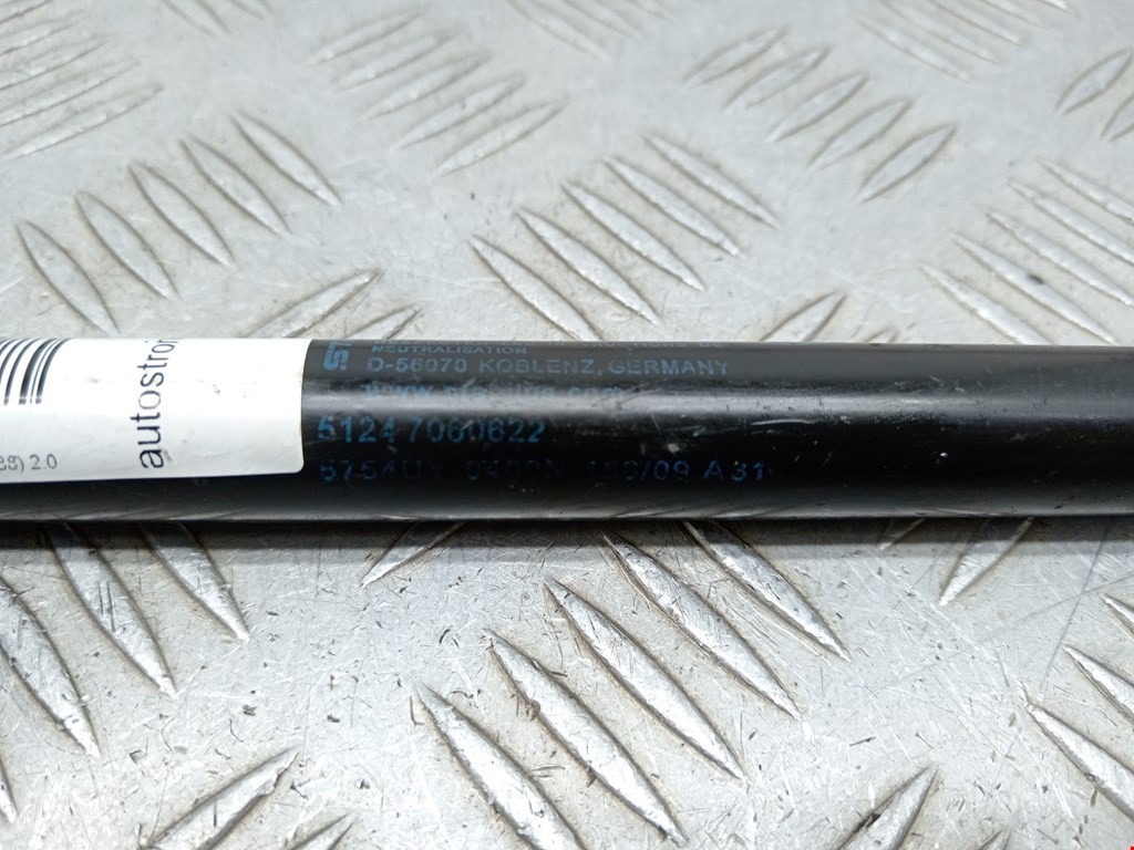 Амортизатор крышки (двери) багажника BMW 1er E81\E87 2004-2011