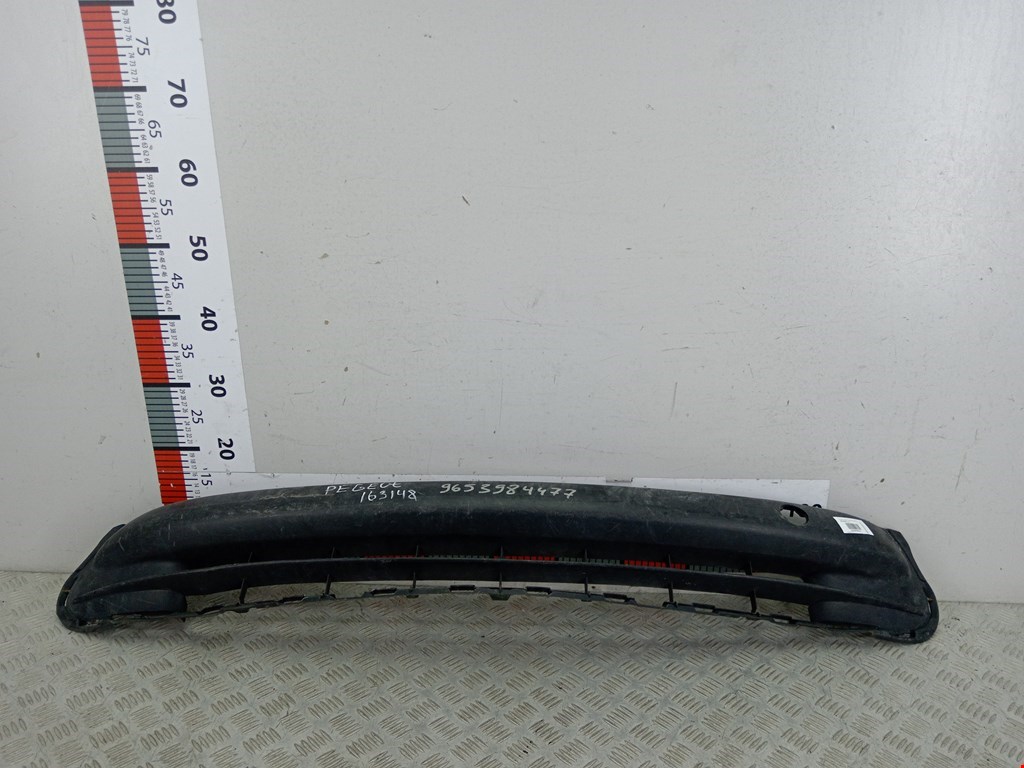 Решетка (заглушка) в бампер центральная Peugeot 207 (2006-2014)