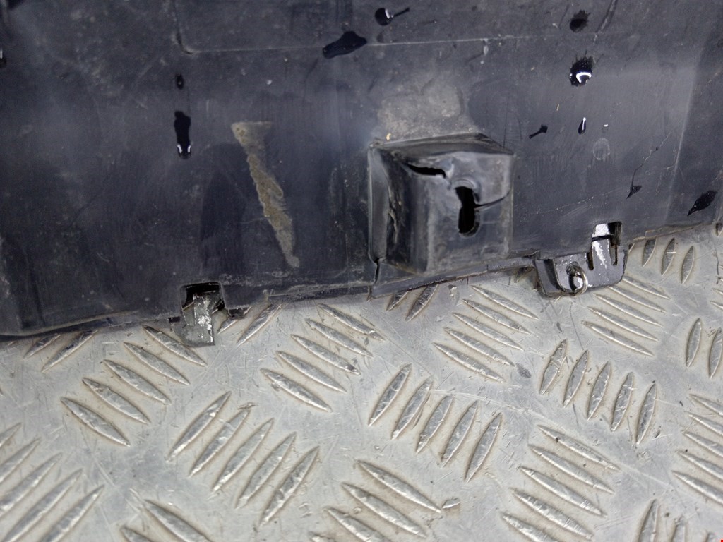 Решетка в бампер RENAULT Duster 2011-2021