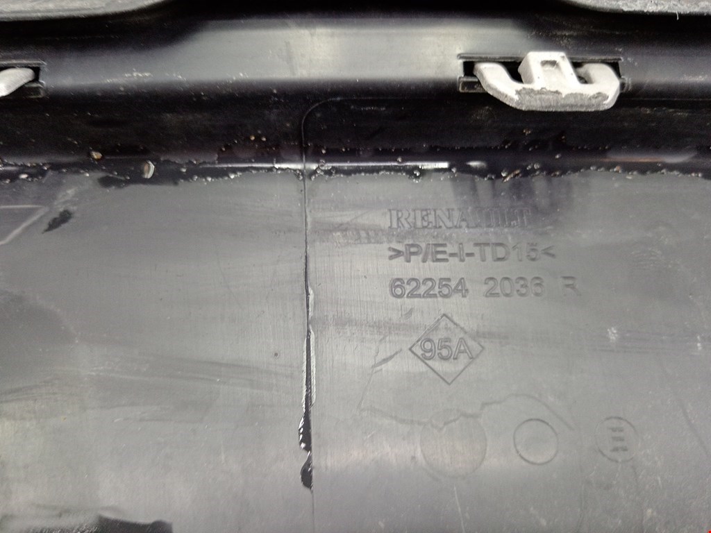 Решетка в бампер RENAULT Duster 2011-2021