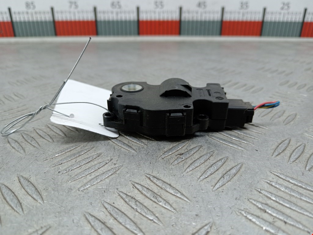 Моторчик заслонки печки BMW X5 E70 2007-2013