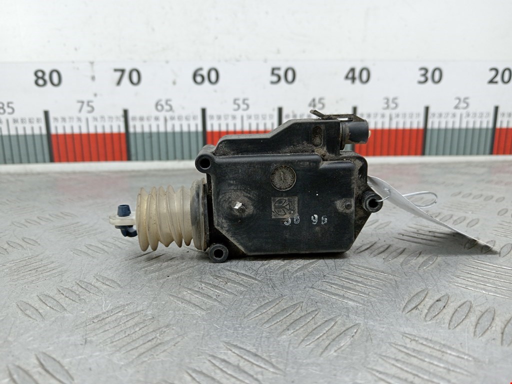 Активатор замка багажника LAND ROVER Range Rover 1994-2002