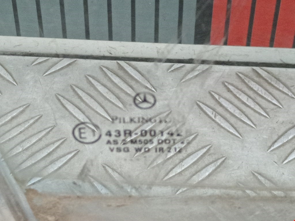 Стекло двери переднее правое MERCEDES-BENZ S-Class IV W220 1998-2005