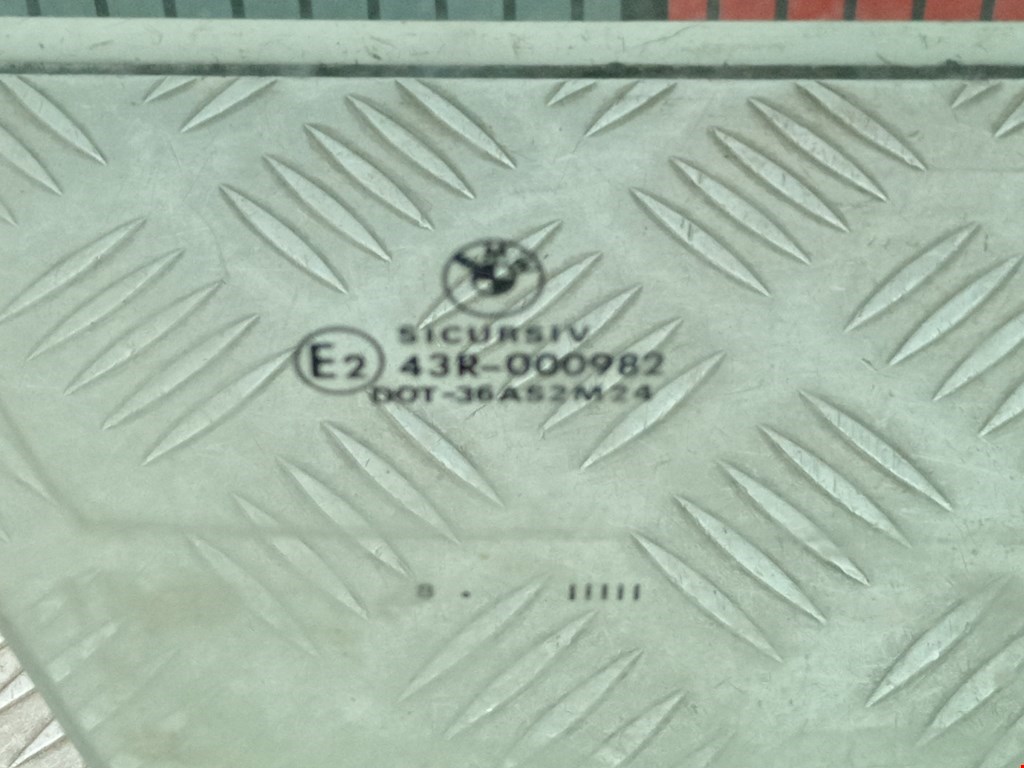 Стекло двери переднее правое BMW 5er 5 серия E39 1995-2004