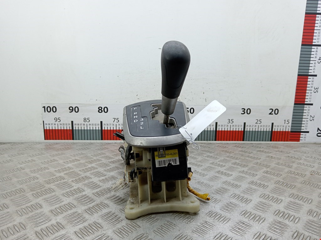 Кулиса (селектор) АКПП/МКПП в салоне KIA Rio III 2011-2017