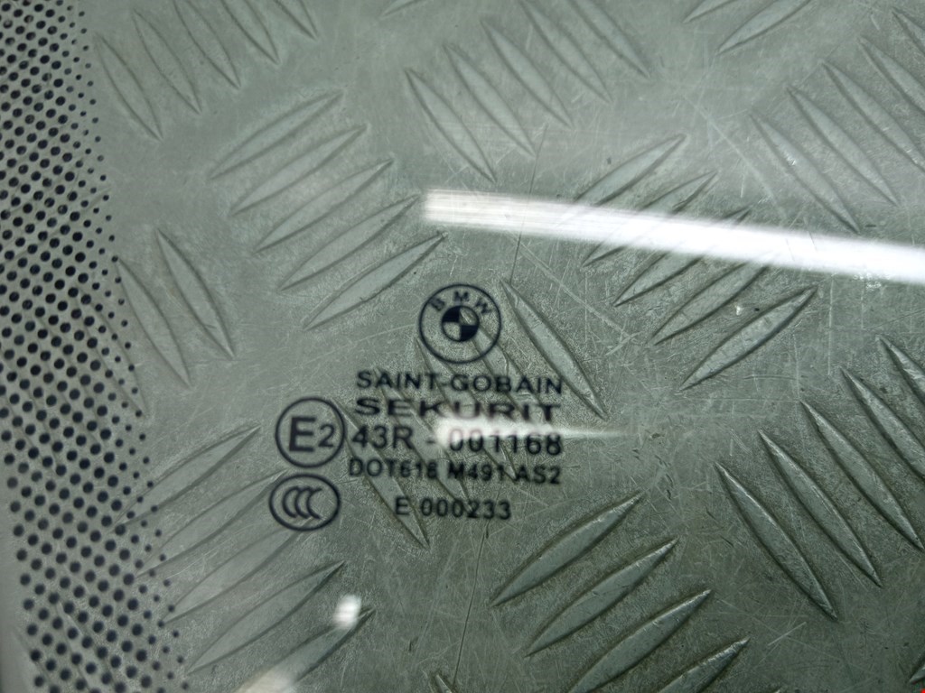 Стекло двери переднее правое BMW 6er E63/E64 2003-2011