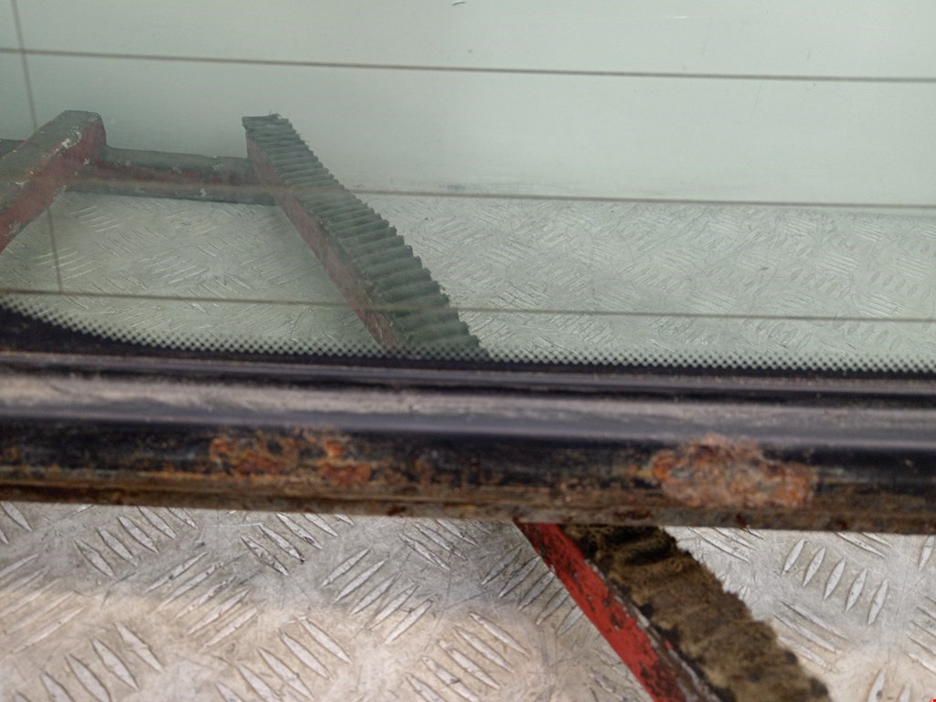 Стекло заднее BMW 5er 5 серия E39 1995-2004