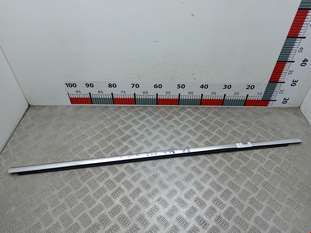 Накладка декоративная (молдинг) стекла двери передней правой Volkswagen Passat CC (2008-2018)