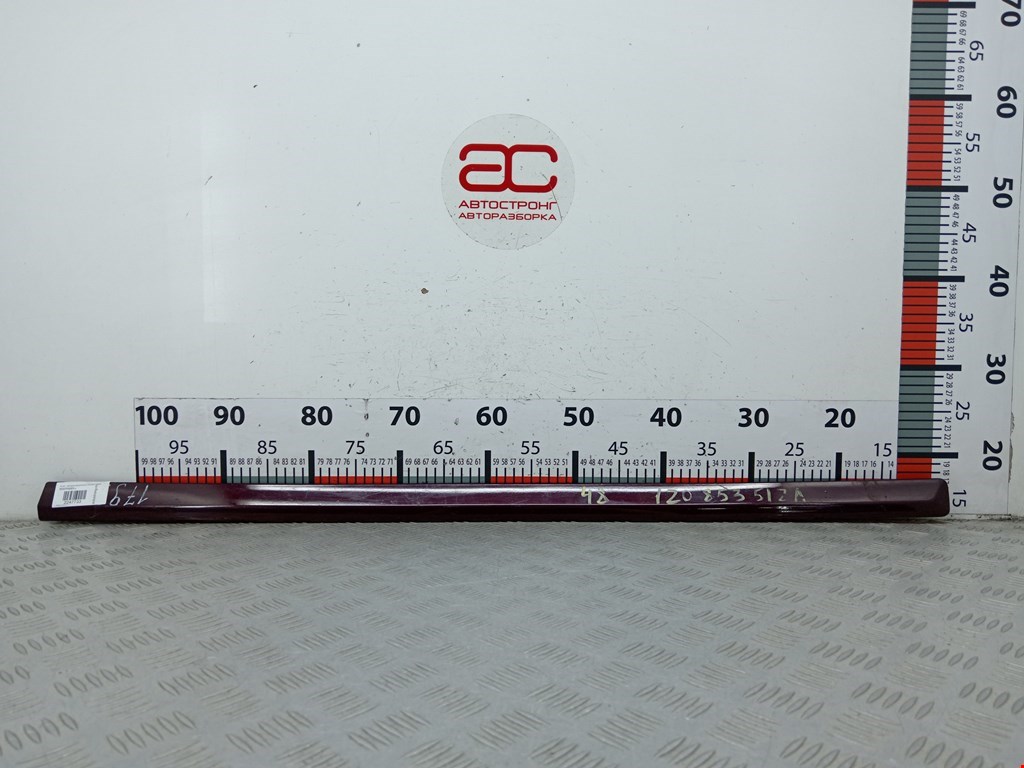Накладка декоративная (молдинг) двери передней правой Skoda Octavia 1Z (2004-2013)