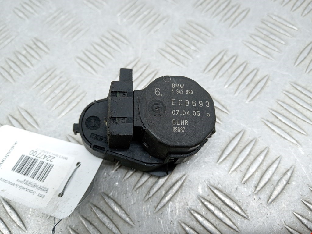 Сервопривод (электропривод моторчик привода) заслонки печки BMW 5-Series (E60/E61) (2003-2010)