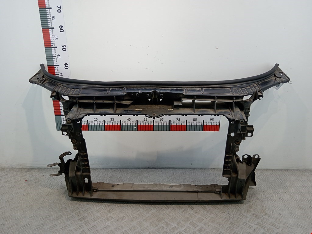 Панель передняя (передняя монтажная панель рамка передняя телевизор) Audi A3 8P (2003-2013)