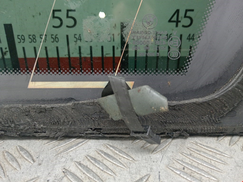 Стекло кузовное глухое левое BMW X5 E53 1999-2006