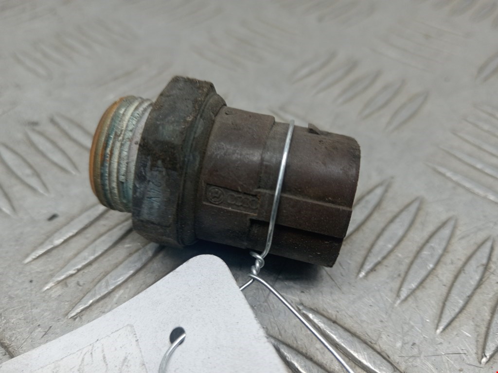 Датчик температуры (охлаждающей жидкости) VOLKSWAGEN Golf III 1991-1997