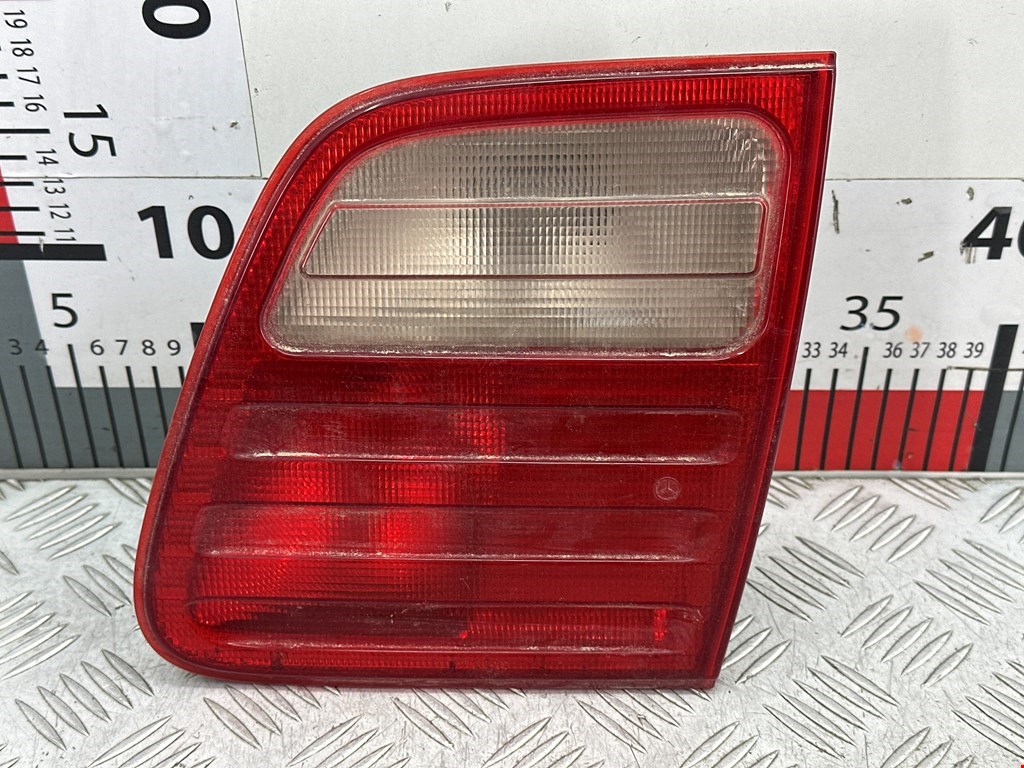 Фонарь задний внутренний правый MERCEDES-BENZ E-Class W210, S210 1995-2002