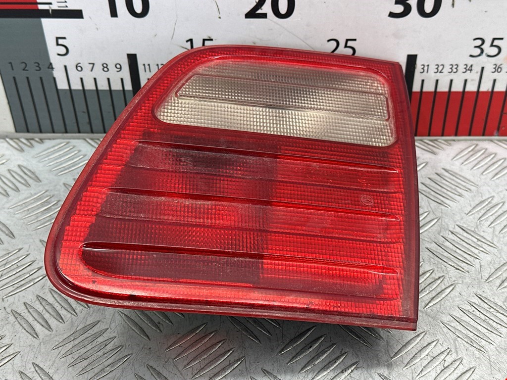Фонарь задний внутренний правый MERCEDES-BENZ E-Class W210, S210 1995-2002