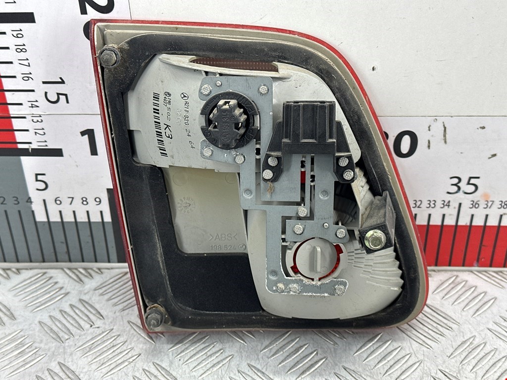 Фонарь задний внутренний правый MERCEDES-BENZ E-Class W210, S210 1995-2002