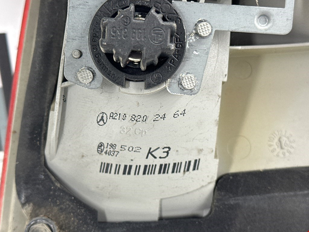 Фонарь задний внутренний правый MERCEDES-BENZ E-Class W210, S210 1995-2002