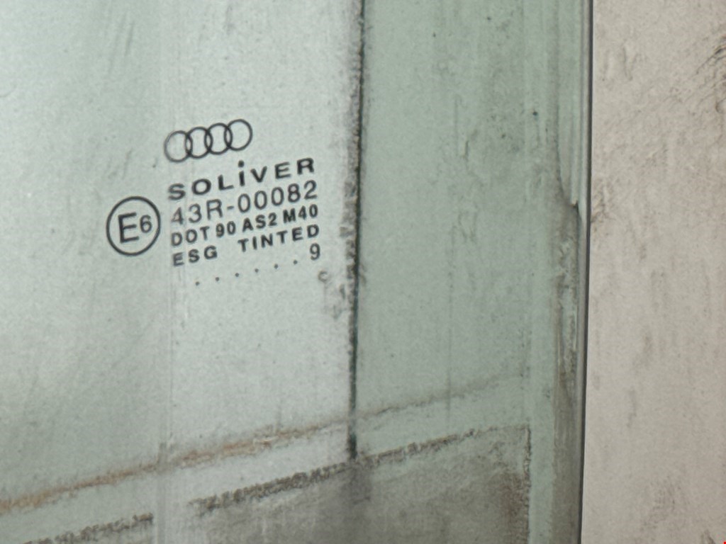 Стекло двери переднее левое AUDI A3 8L 1996-2003