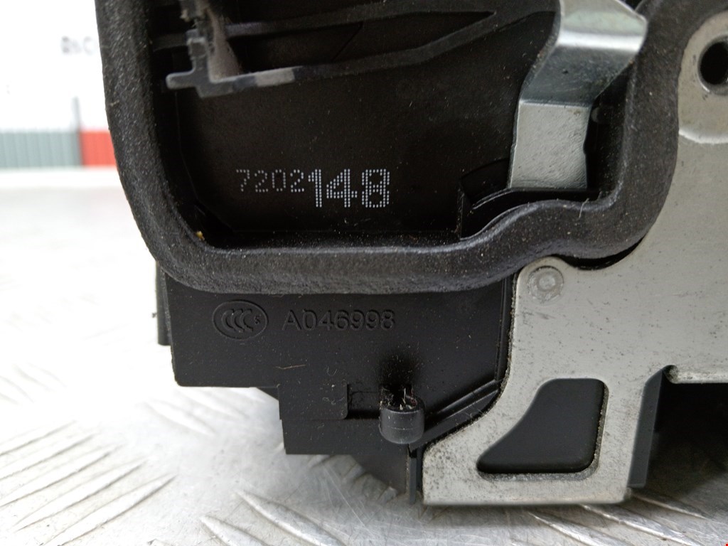 Замок двери задней правой BMW 5er 5 серия E60/E61 2003-2010
