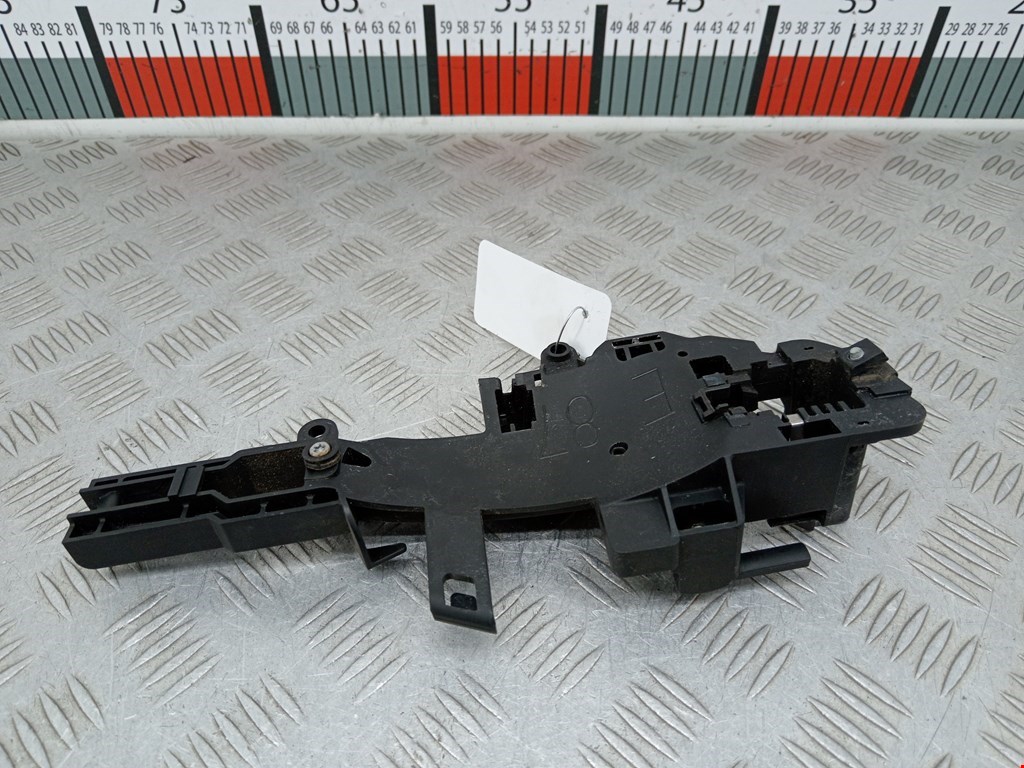 Кронштейн ручки BMW 1er E81\E87 2004-2011